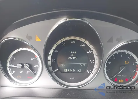 2010 Mercedes-Benz C 300 Luxury/Sport z USA, uszkodzony, nr VIN WDDGF5EB6AR107724